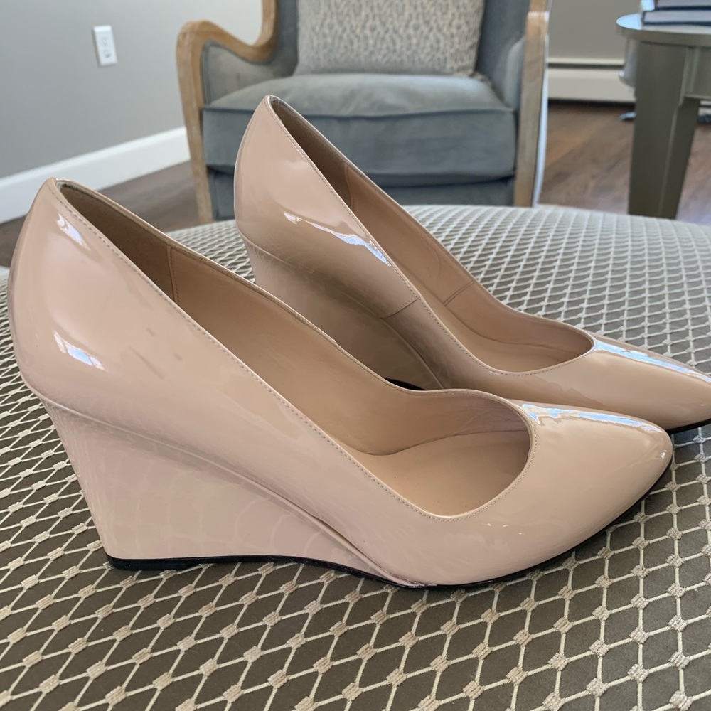 AQUATALIA Womens US Size 9 Nude Patent Heels
